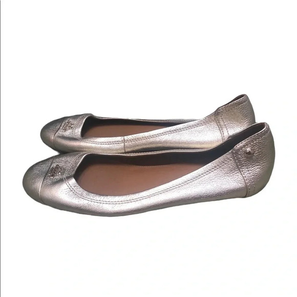 COACH GOLD LEATHER FLATS - Picture 3 of 6
